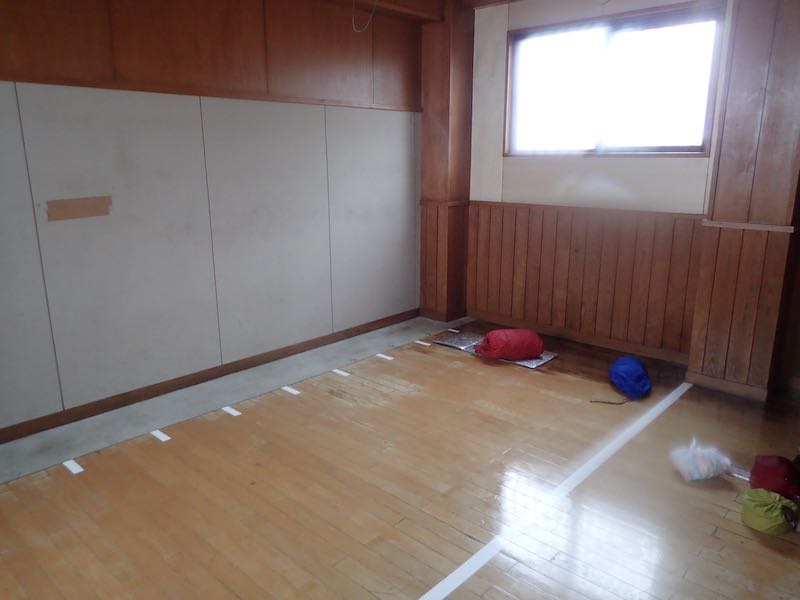 梅花皮小屋の中　広くて快適だ〜